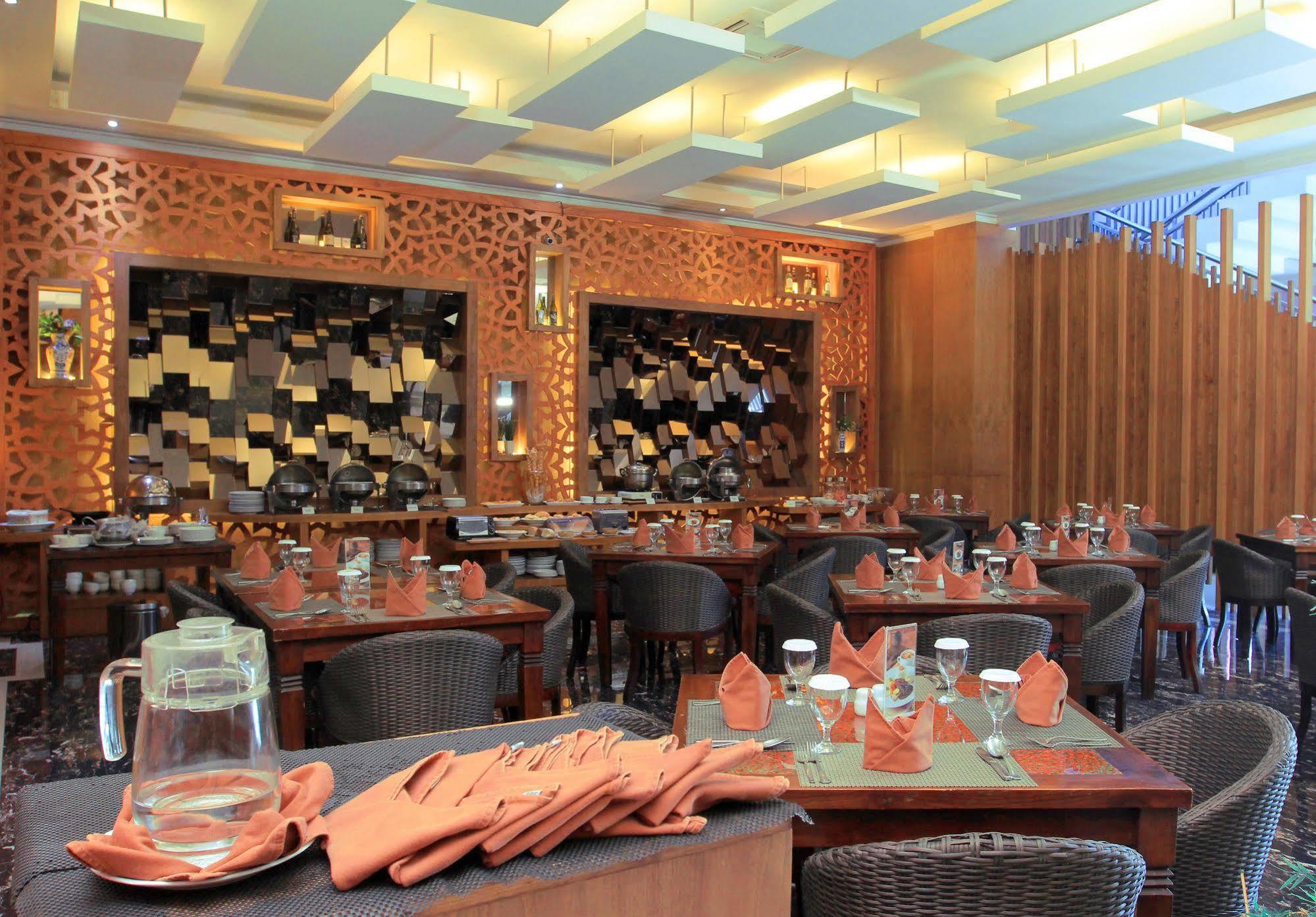 Sahati Hotel Jakarta Exteriör bild
